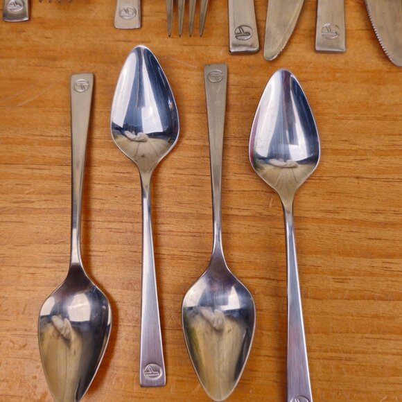 Vintage Eastern Airlines In-Flight Flatware, 4 Spoons, 4 Forks, 4 Knives - Picture 4 of 8